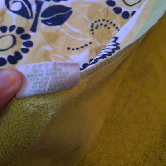 Vera Bradley Beach Towel CITRON Yellow-Green Gray Oversized PLUSH Pool E… - Picture 5 of 5